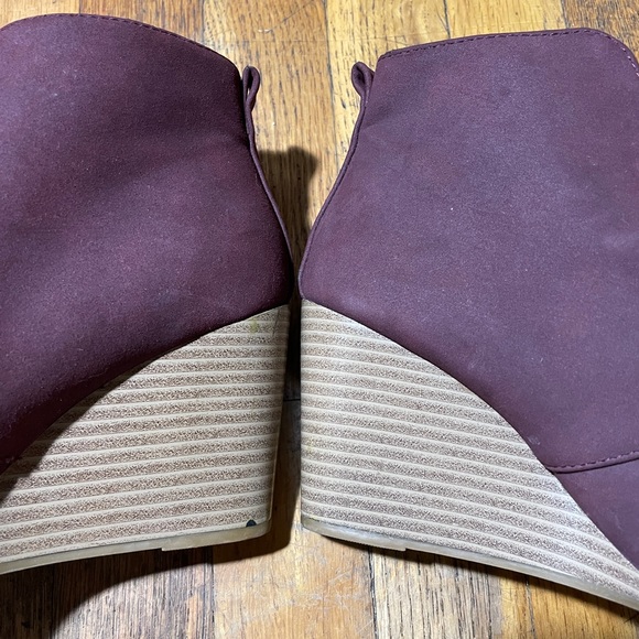 Nautica Wedges Burgundy size 7 - Picture 2 of 16